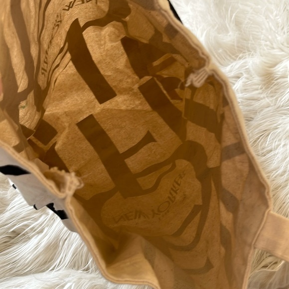 New Yorker Iconic Canvas Tote - Picture 6 of 6